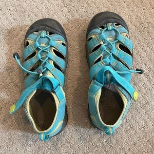 Boys size 6 Keen sandals aqua color